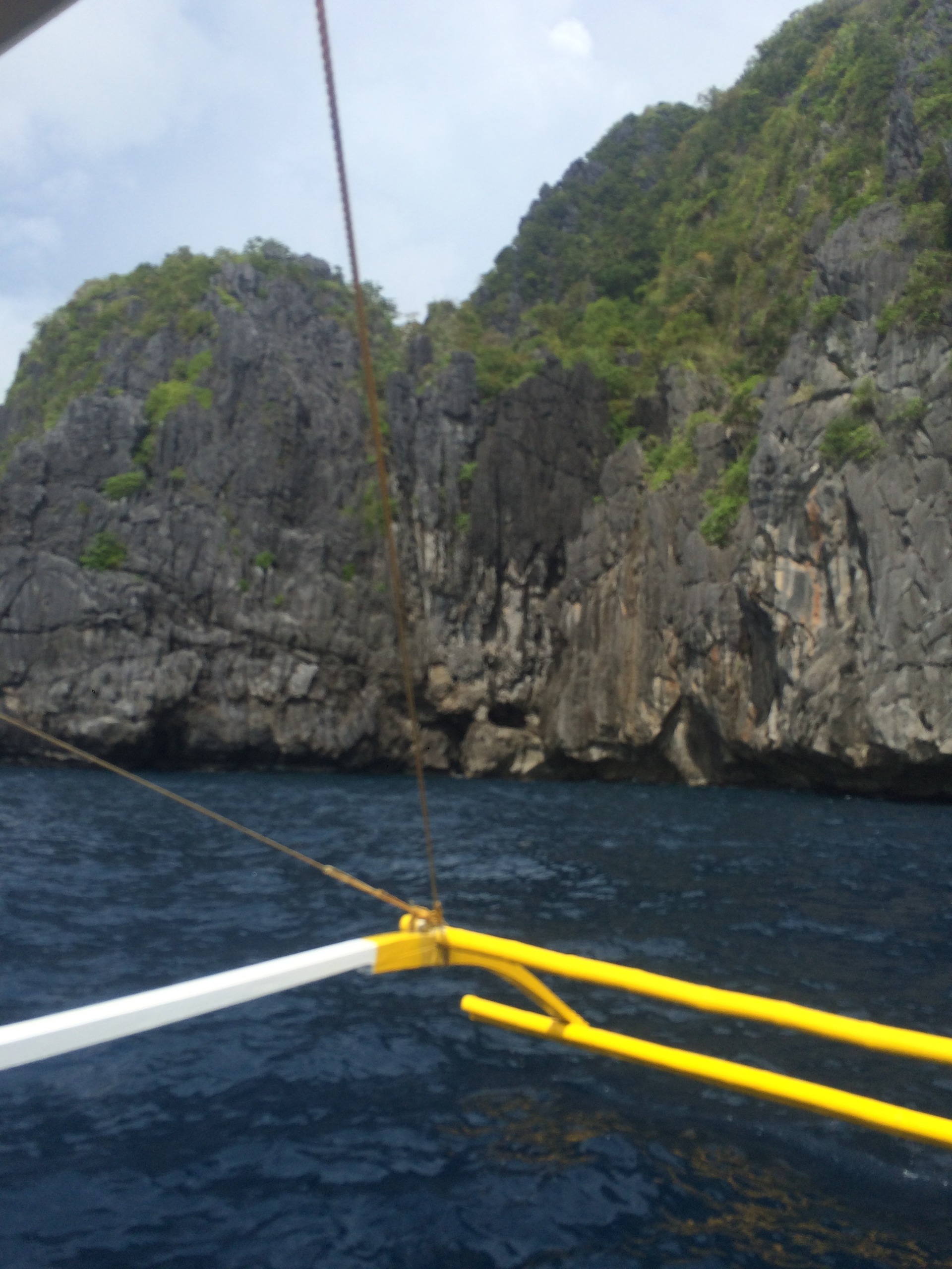 Right around here we shall dive again. Close to the rocks but far enough away to not crash.