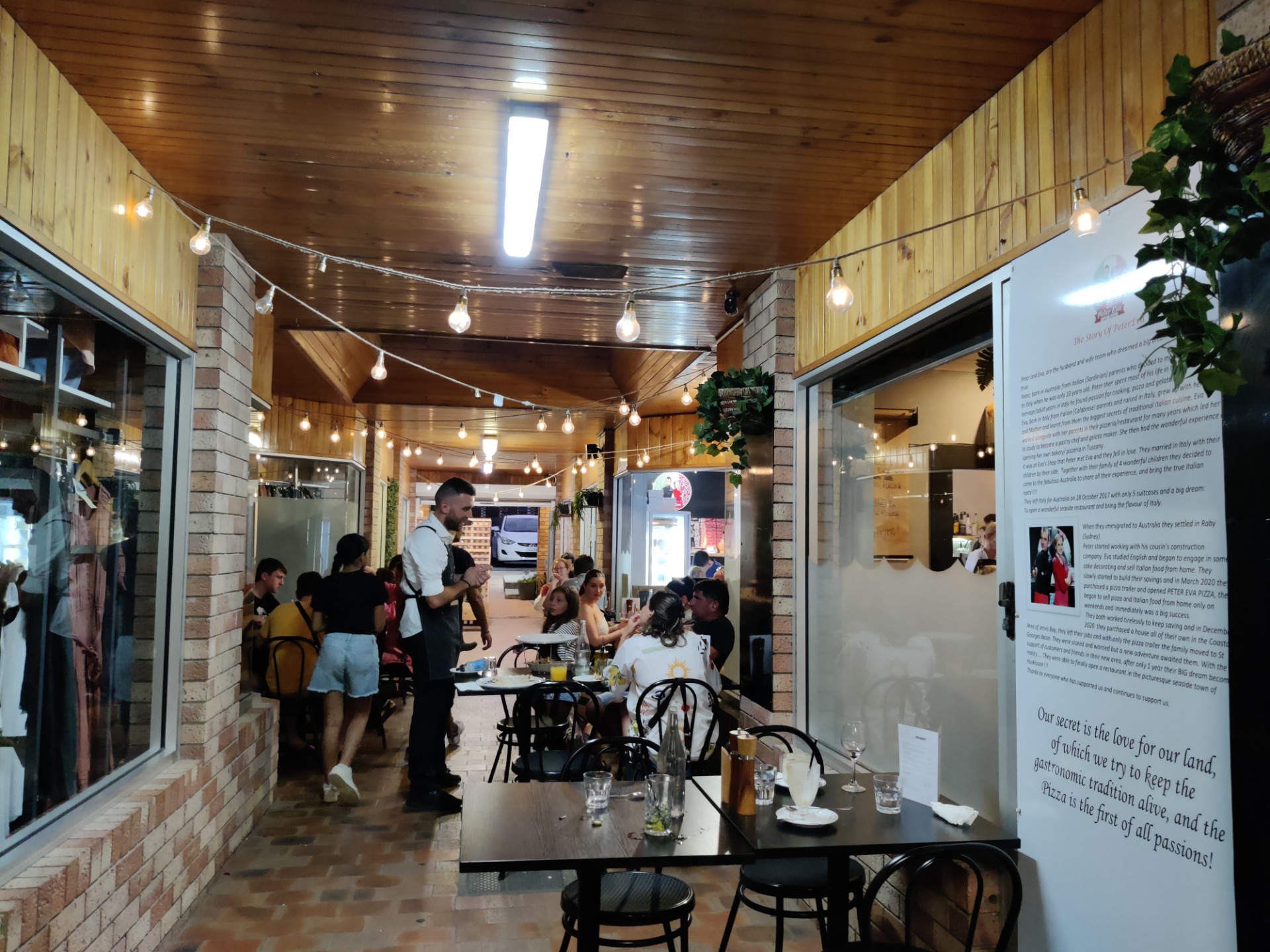 Peter Eva Pizza: Huskisson, AUSTRALIA.jpg