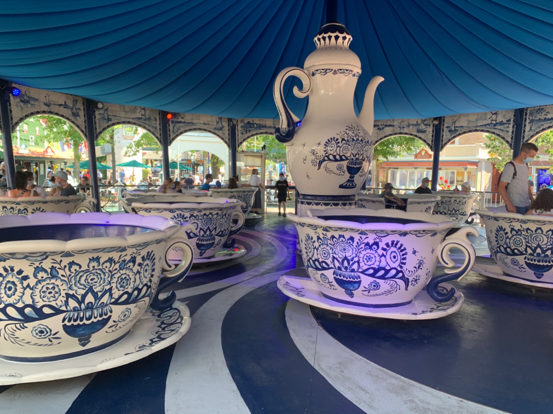 Always great to see my dutch blue coffecups.