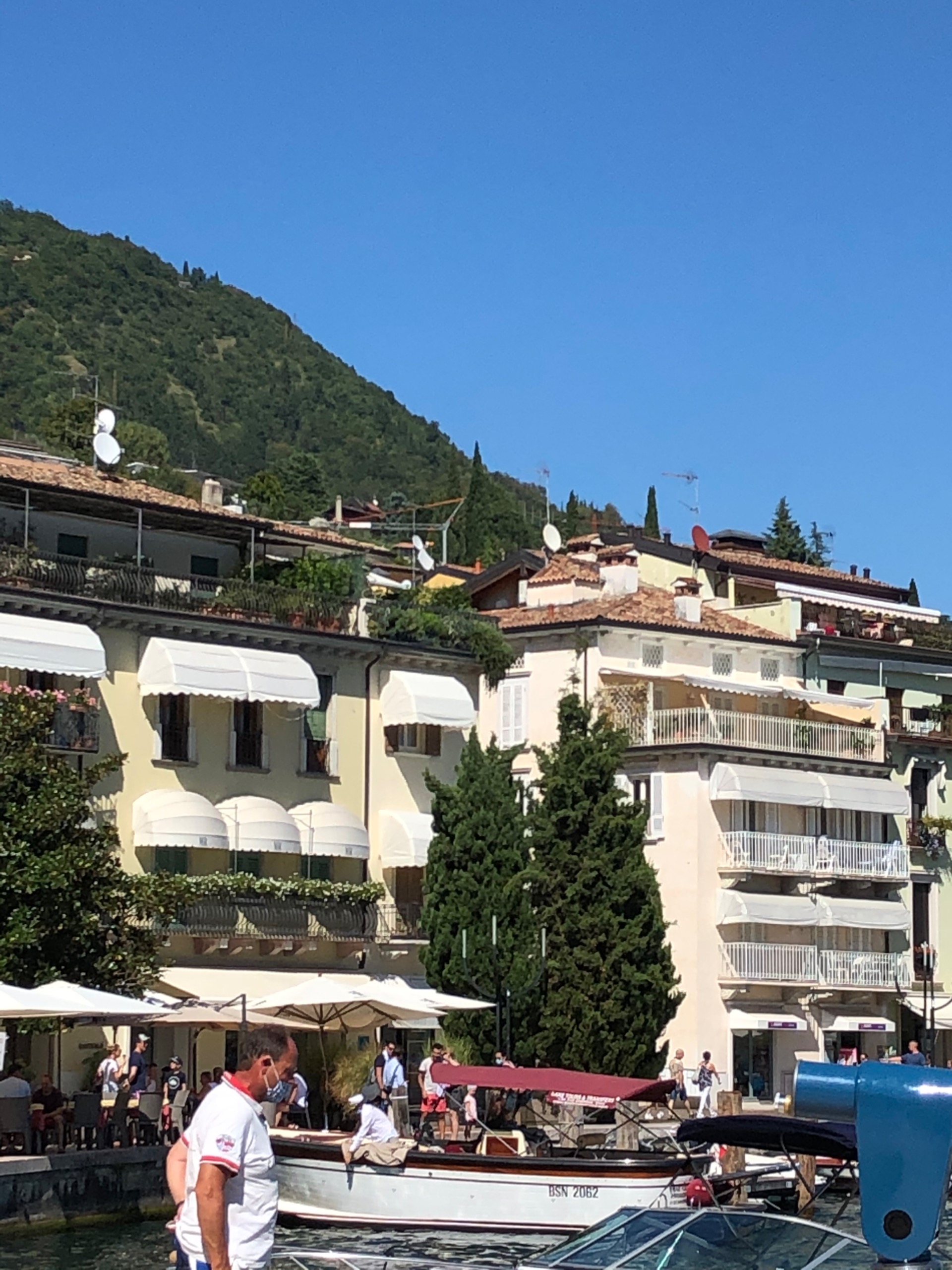 Along the boulevard you can get a boat taxi to tour the lake