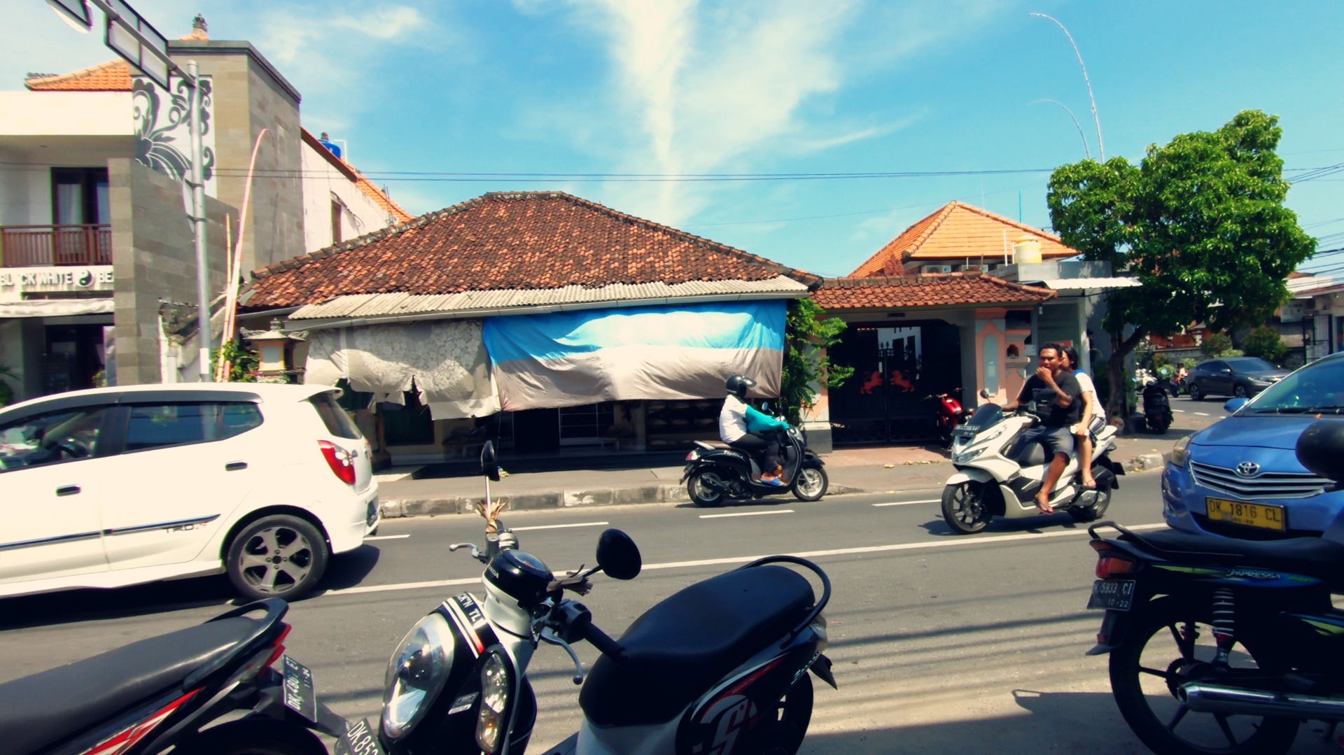 One of Sanur's main roads near Sindu market