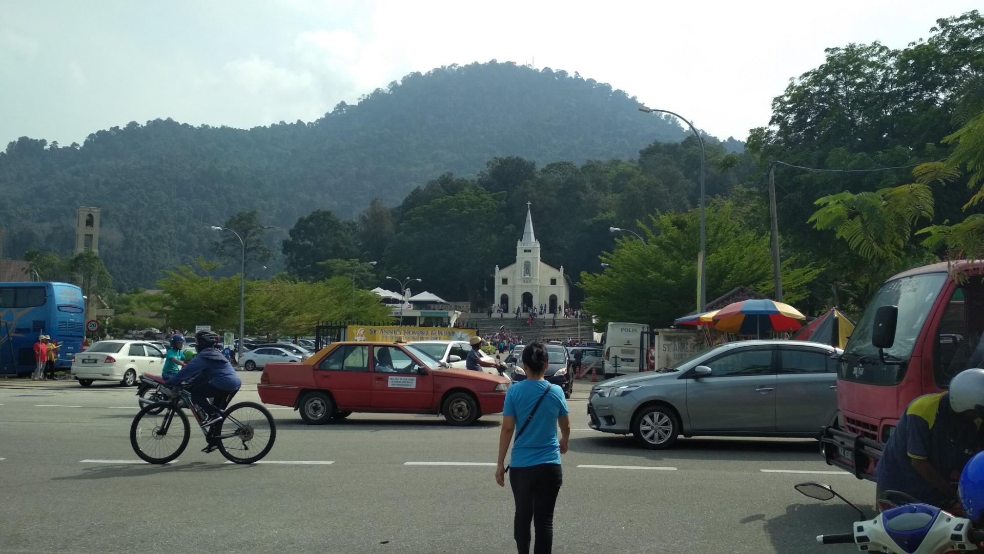 Jalan Kulim is one of the major trunk road. Take extra cautious when crossing.