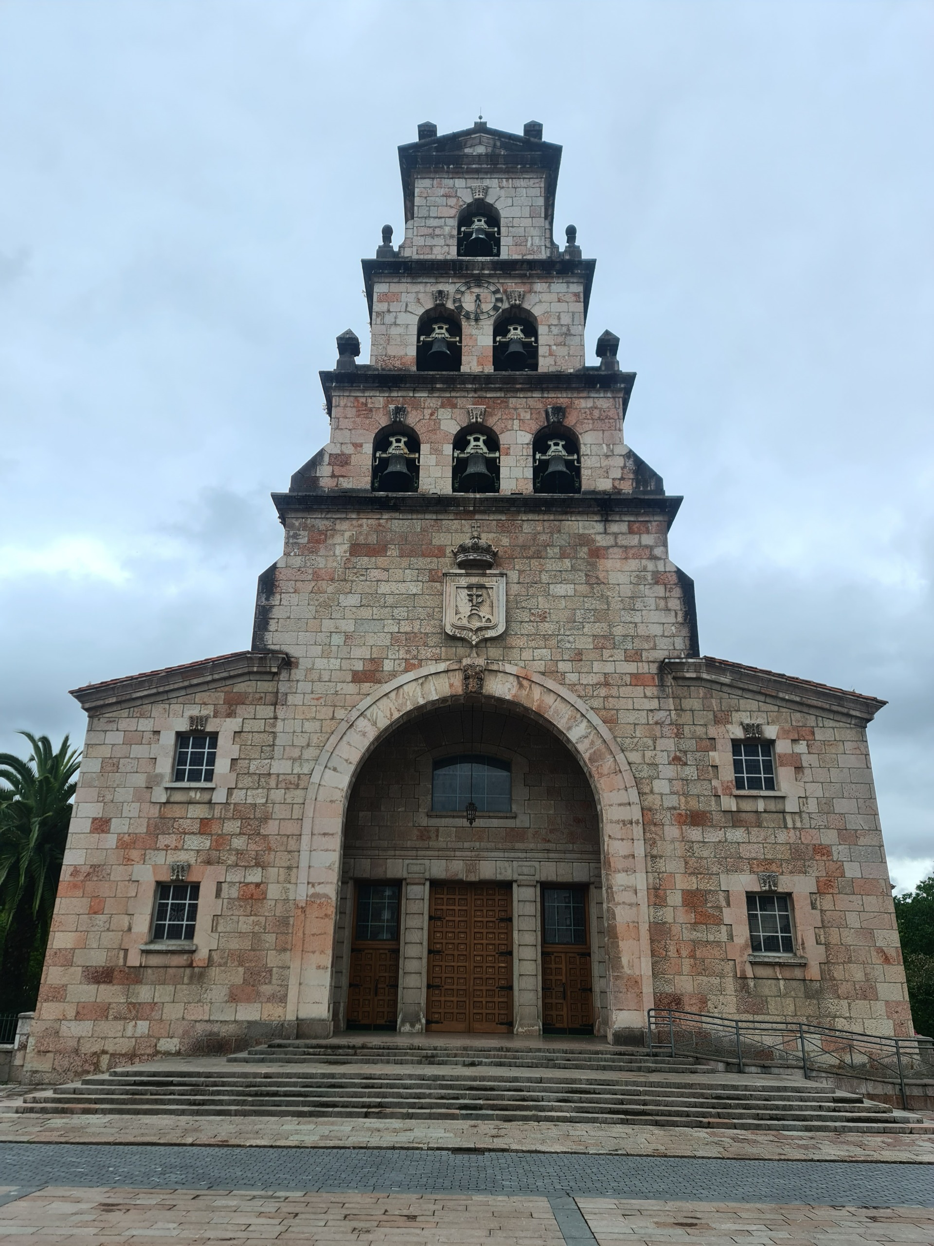 Church of Our Lady of the Assumption, a unique 33-meter-high parish church with three-storey bell tower located in the old town hall square. It was built on an old medieval temple (2).