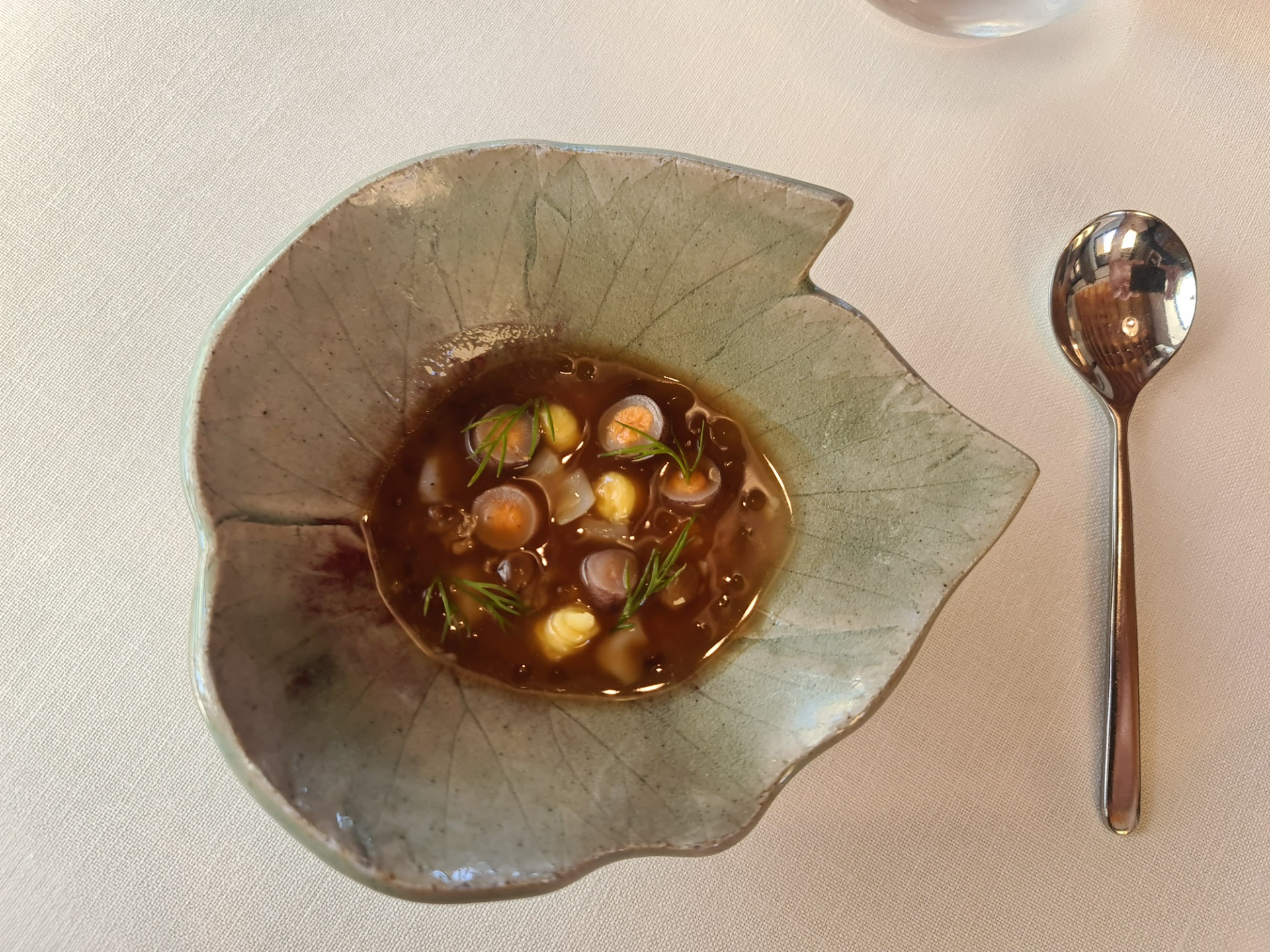 ”Flickering custard, Valencian lemon with dill and Ancient Salting”, first snack from the tasting menu (1).