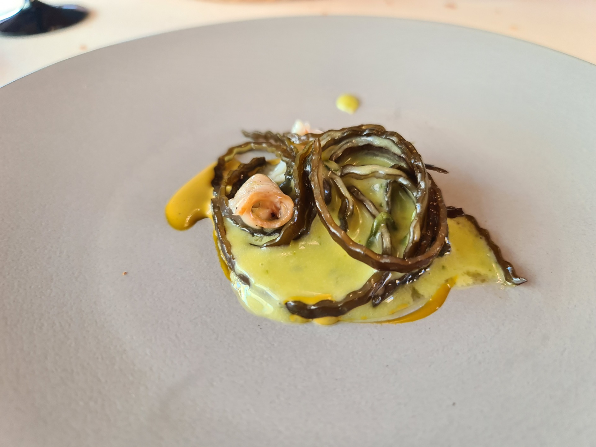 ”Kombu parpadelle, anemone emulsion and sea weed carbonara” (Eight main dish) (1).