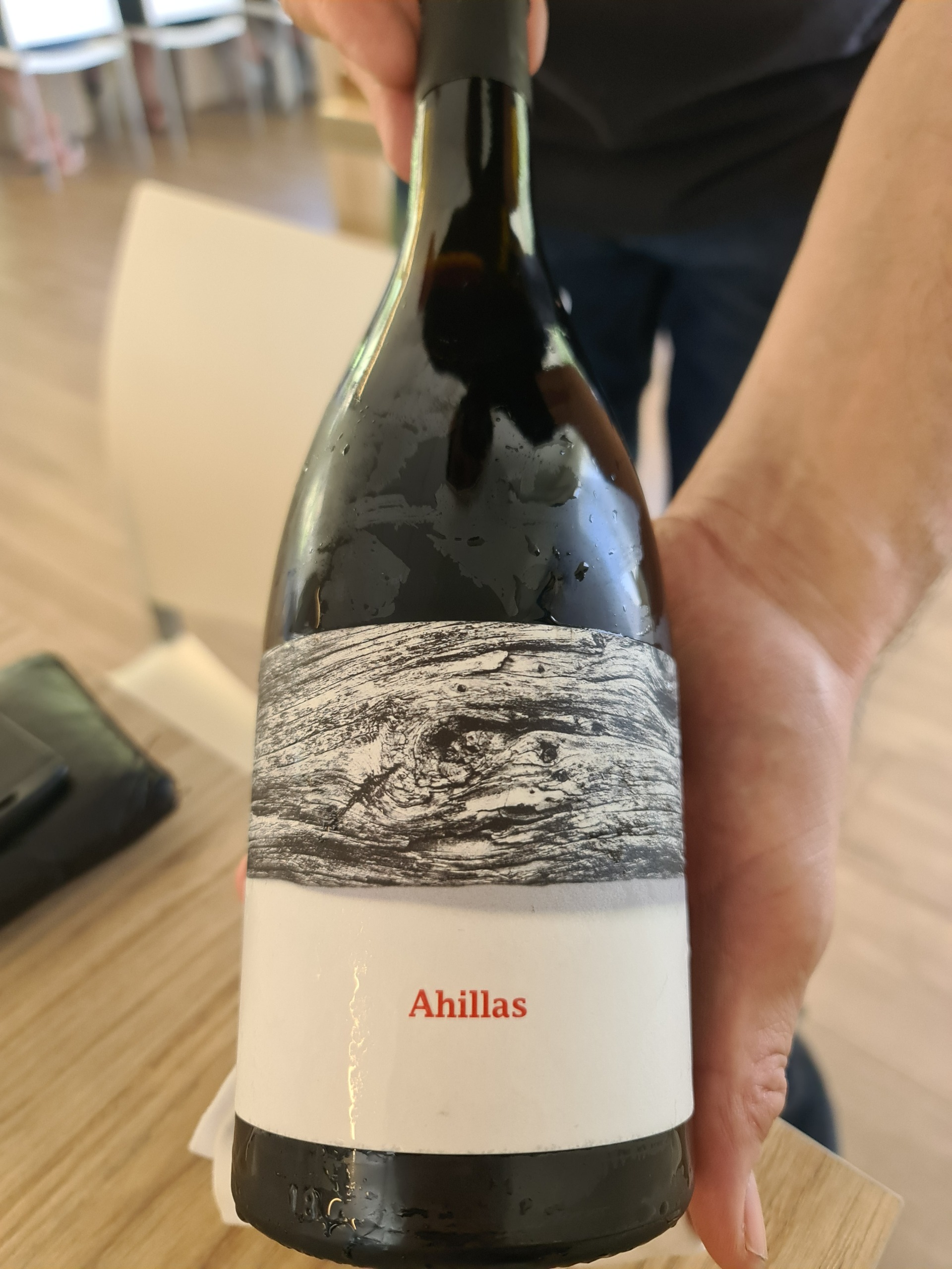 Red wine from high altitude viticulture made with Bobal, Tempranillo, Mencia, Marselans, Graciano and Garnacha grape varieties by Terra D’Art winery - Fermented both in stainless steel tanks and in French and American oak barrels, aged for 12 months in barrels plus 6 months in the bottle - Surprising coupage, genuine, intense, woods (€4.25/by glass, on the house).