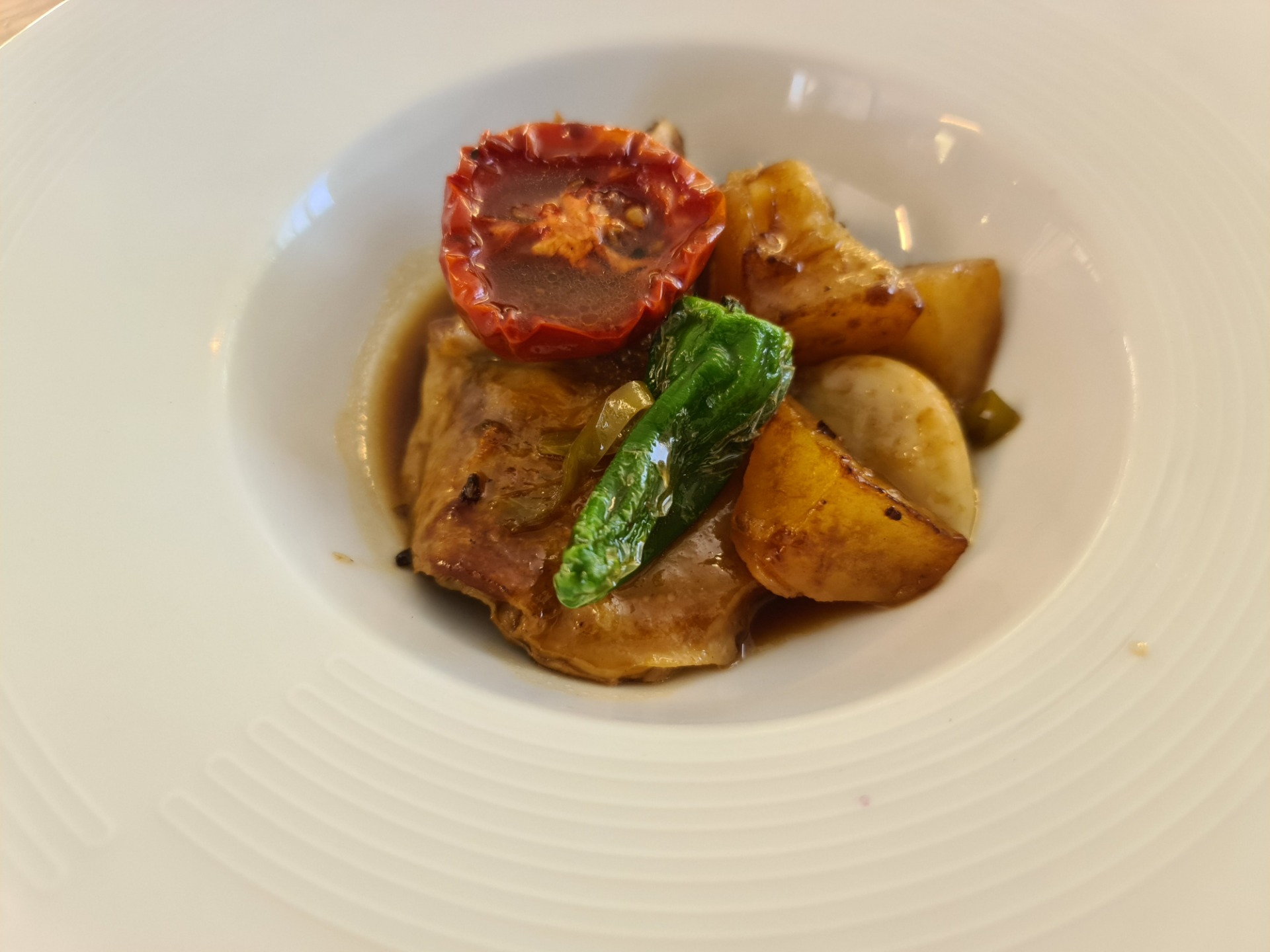 Confit in oil suckling goat shoulder in a stew pot - Second main dish (4).