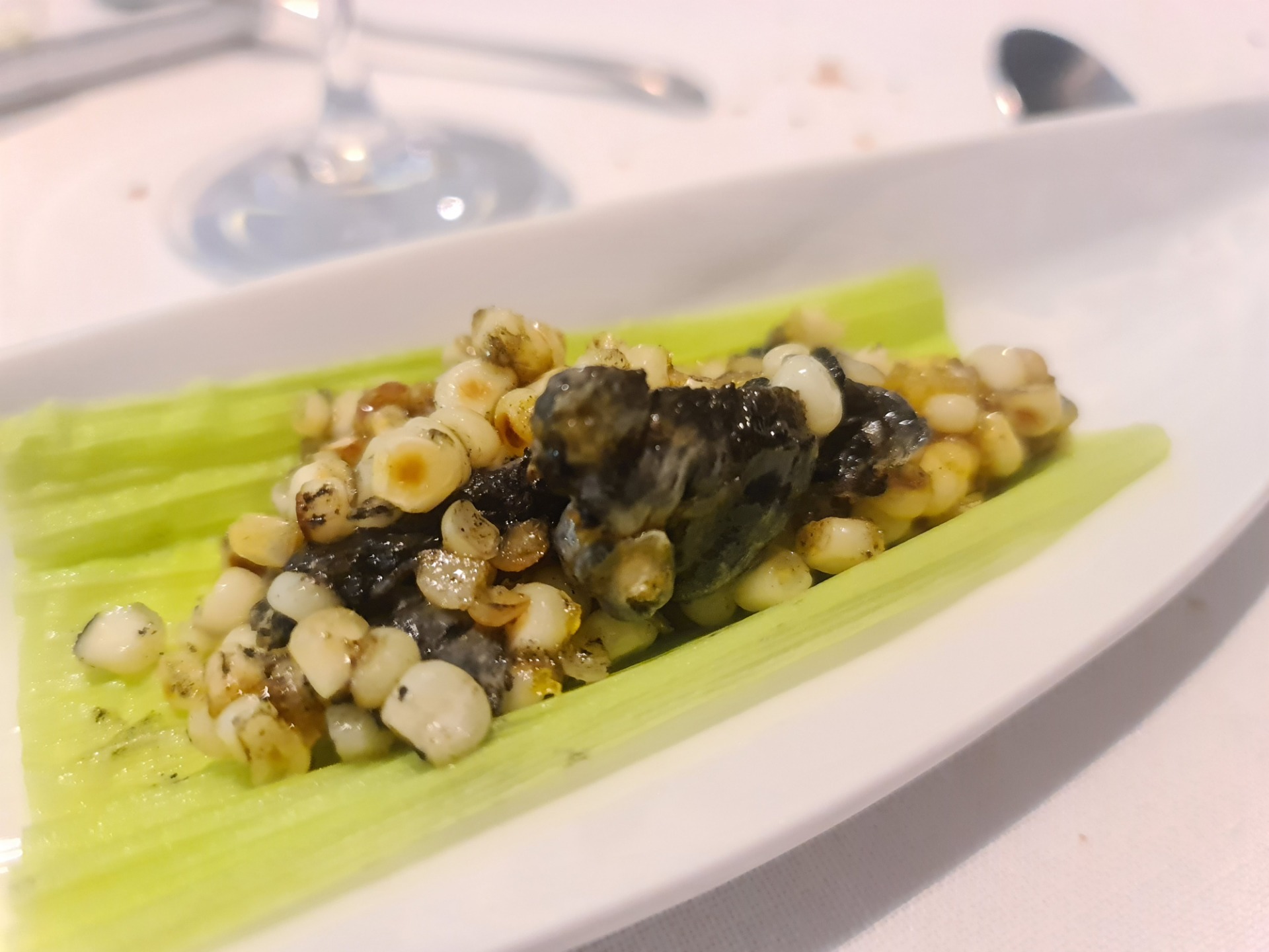 Tender corn with ’huitlacoche’ and smoked egg, paired with homemade corn beer (Third main course) (3).