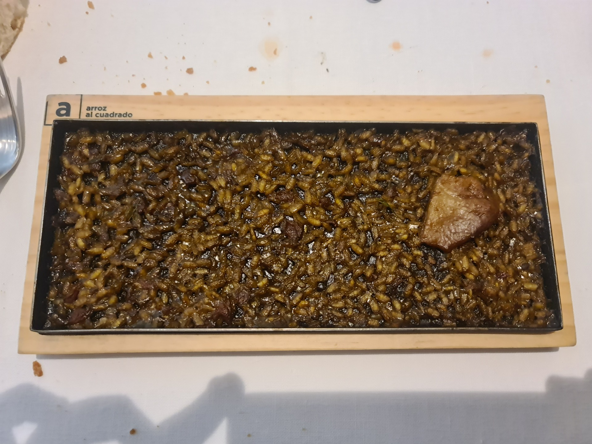 ”Arroz al cuadrado” (Squared rice): Rice with sea nettles and rooster combs (Seventh main course) (1).