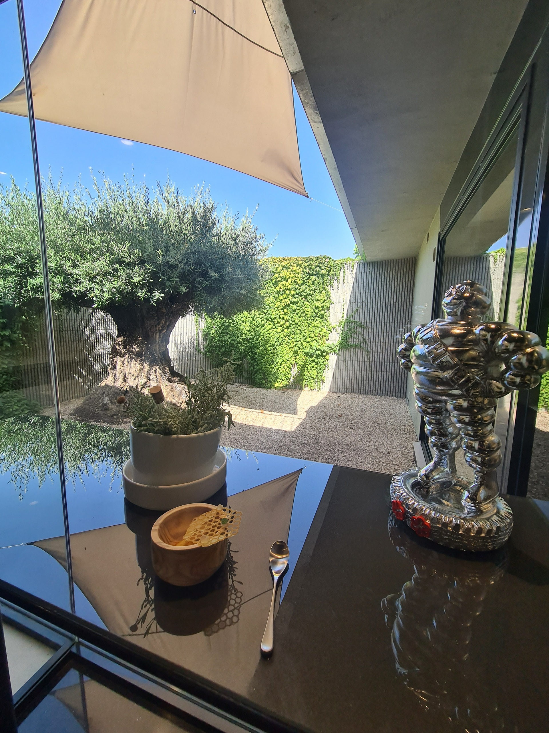Balcony and two petit fours already prepared for you to enjoy them.