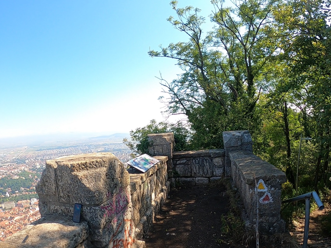 Second viewpoint, few meters before the sign.