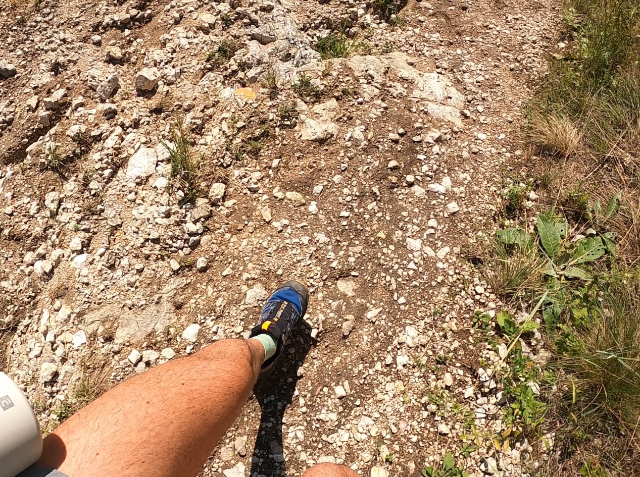I was wearing my Salomon XT-Wings 3 mountain sneakers, old faithful companions.