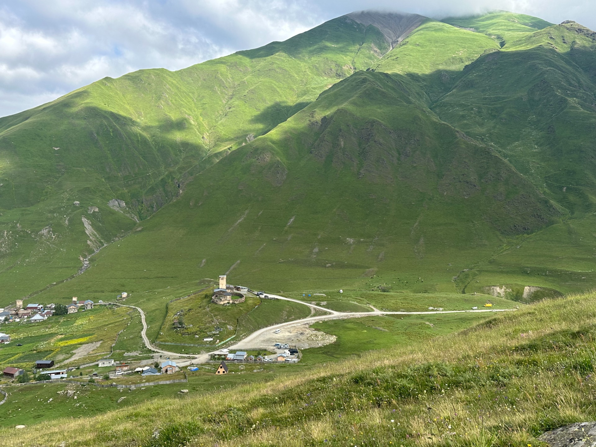 Hiking the Gorvashi Pass - A Journey Through Georgia’s Untamed Beauty
