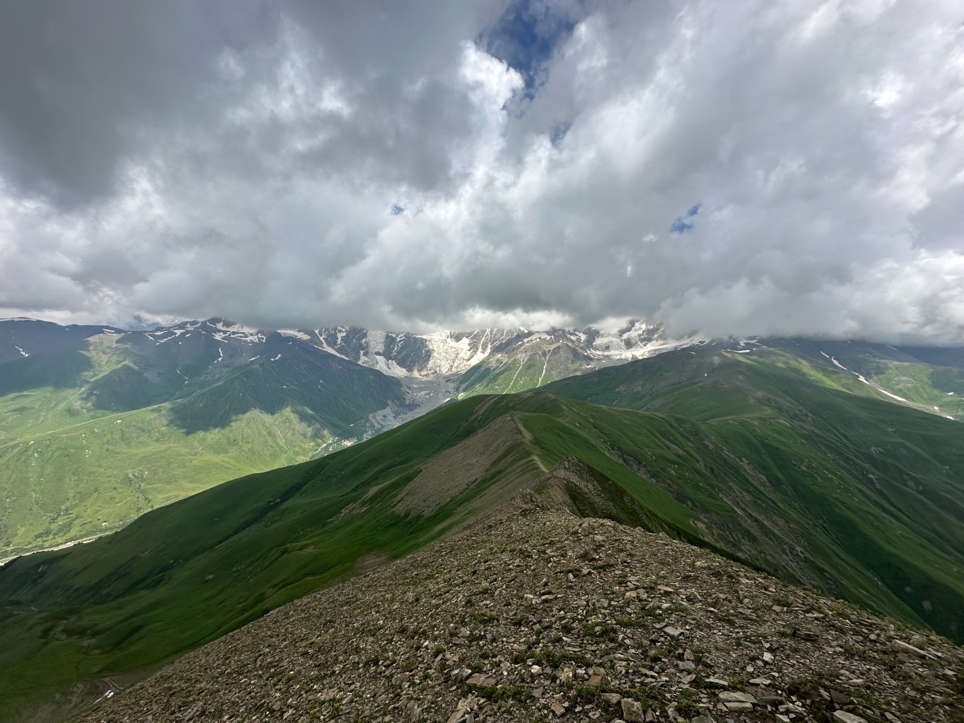 Hiking the Gorvashi Pass - A Journey Through Georgia’s Untamed Beauty
