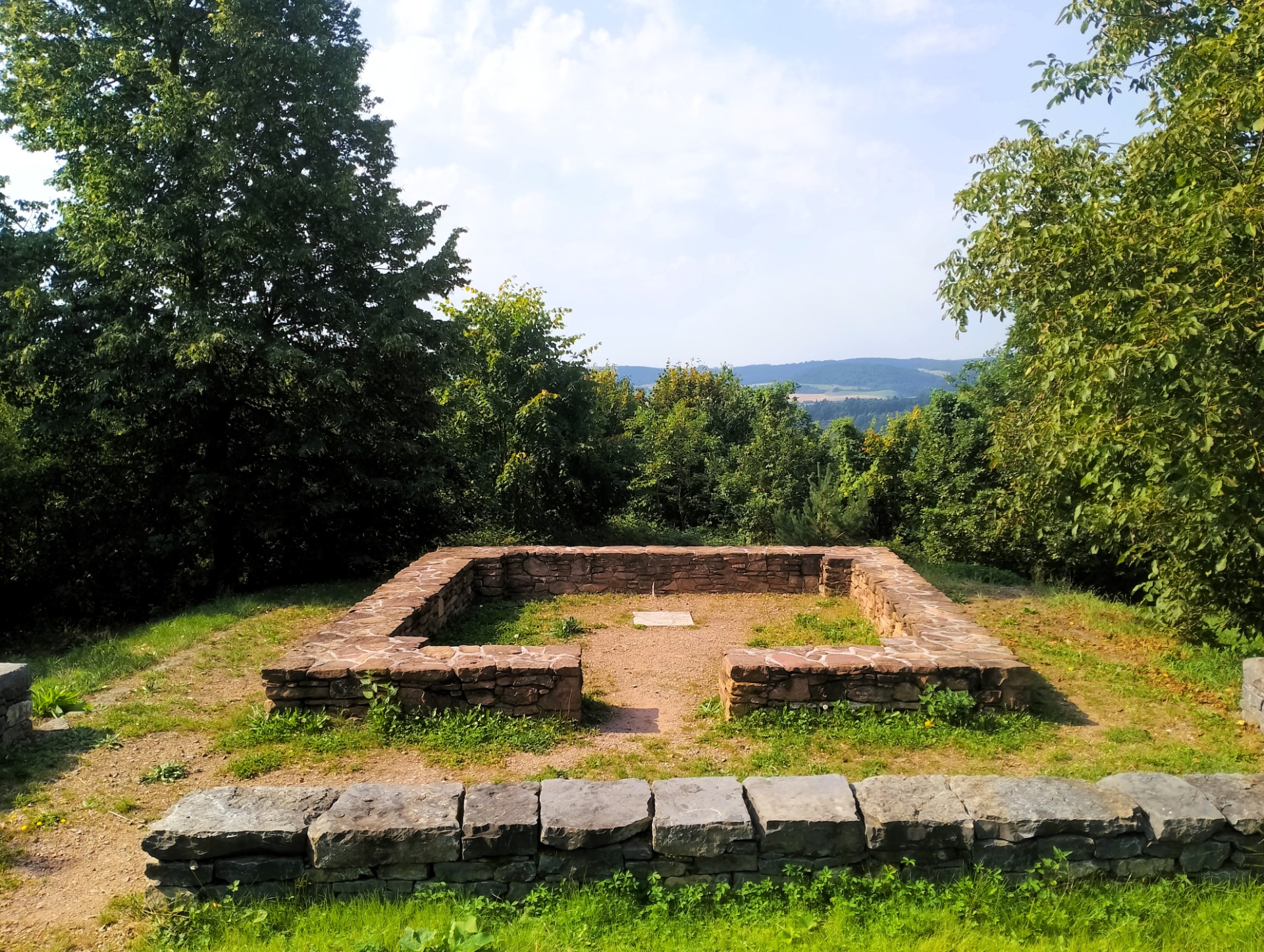 Základy popraviště na Klucanině; Remains of the gallows site on Klucanina
