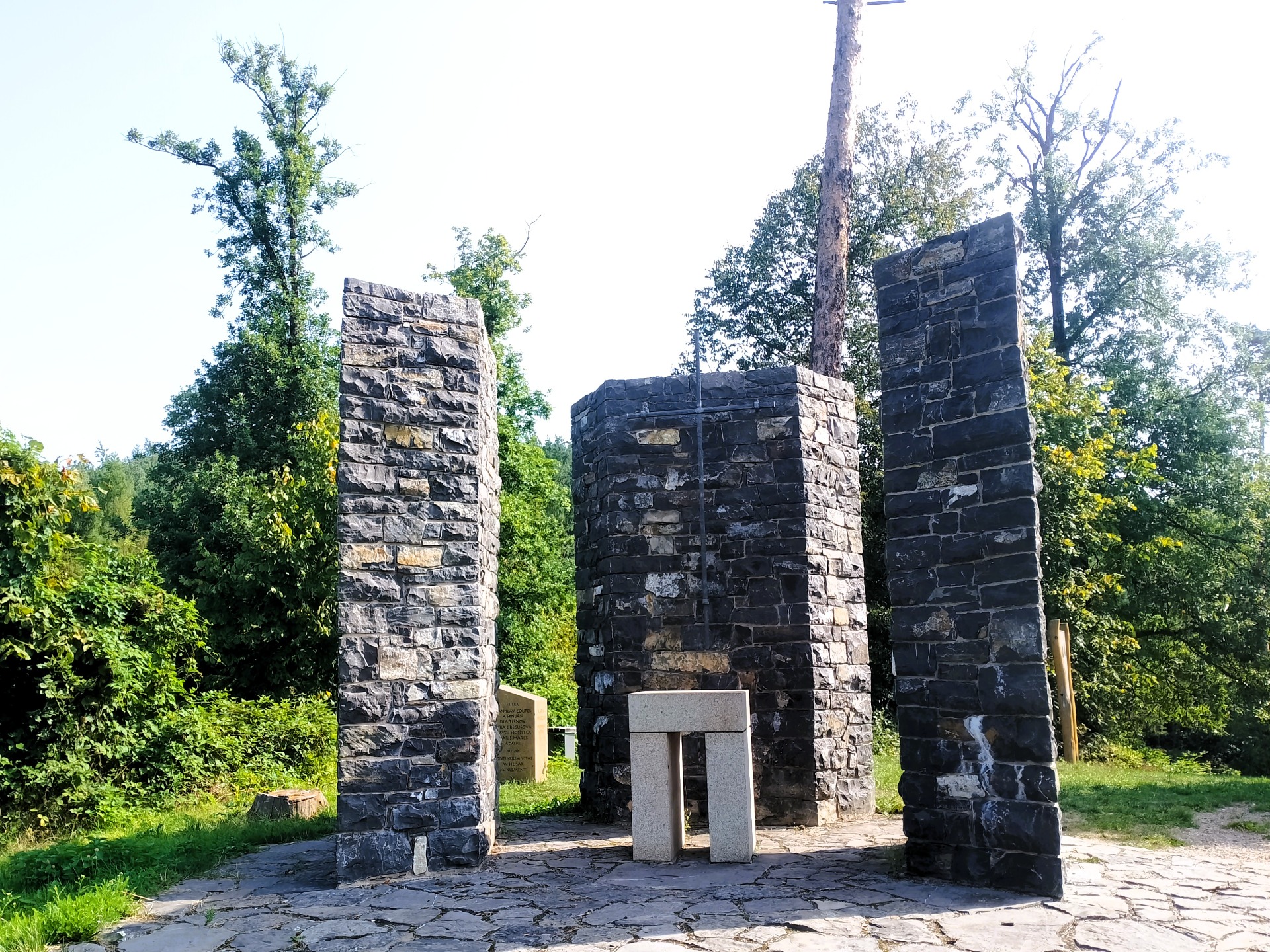 Poslední zastávkou Cesty hrdelního práva je místo popraviště a Kaple smíření; The final stop of the “Way of Criminal Law” is the place of execution and the Chapel of Reconciliation