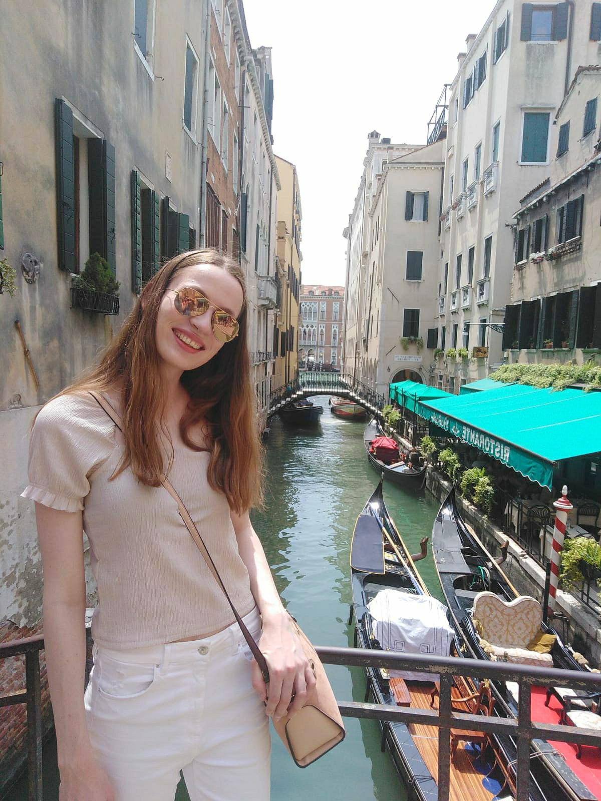 Here, it is partly much cheaper to take a gondola than at the big Canal Grande.