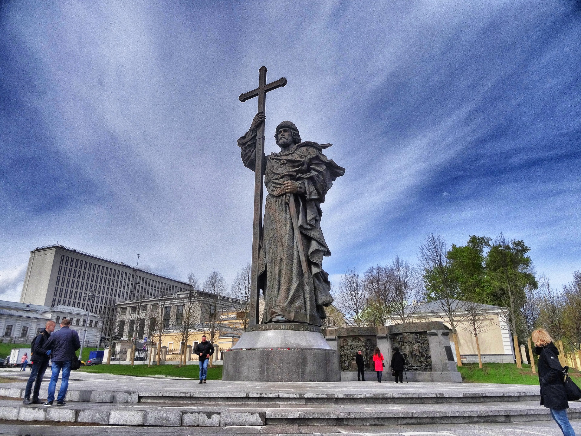 Vladimir, 16 meters high