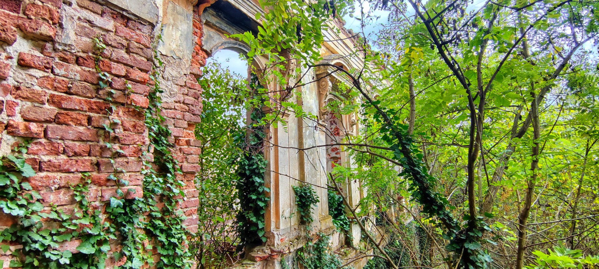 The castle is empty an forgotten since many years