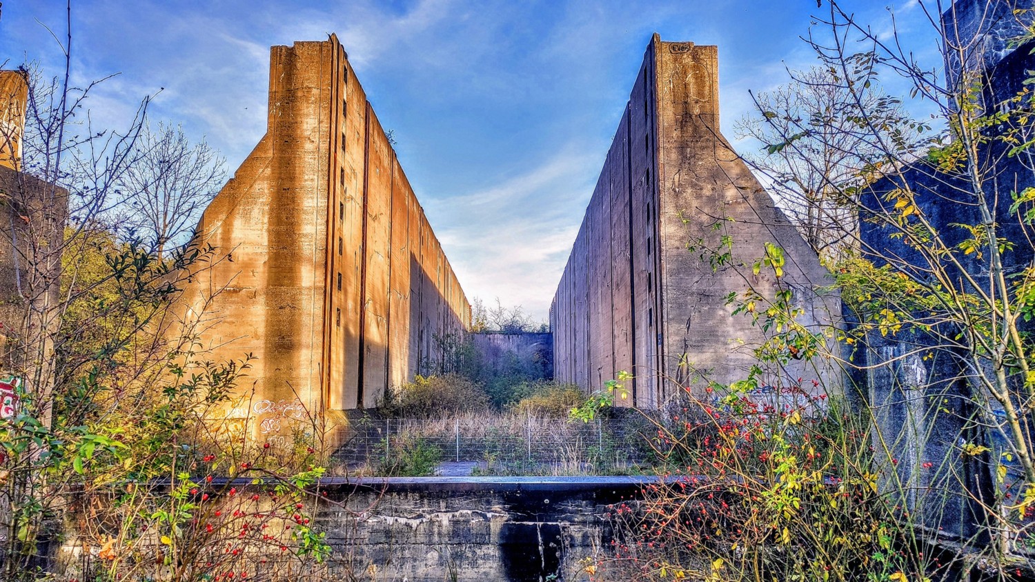 Sunbeams on concrete: The ruin is a magnet for visitors.