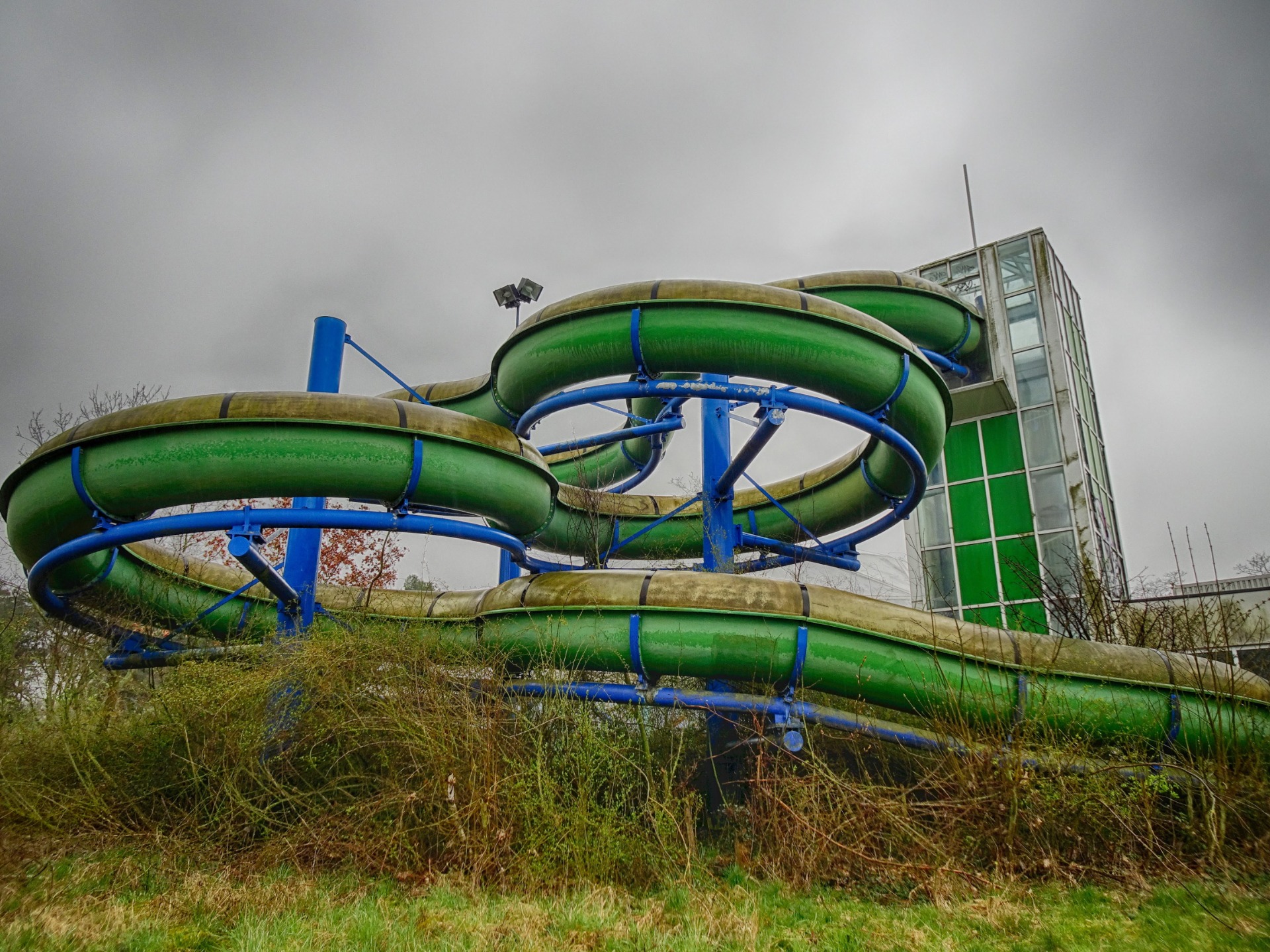 Pale green pipeline