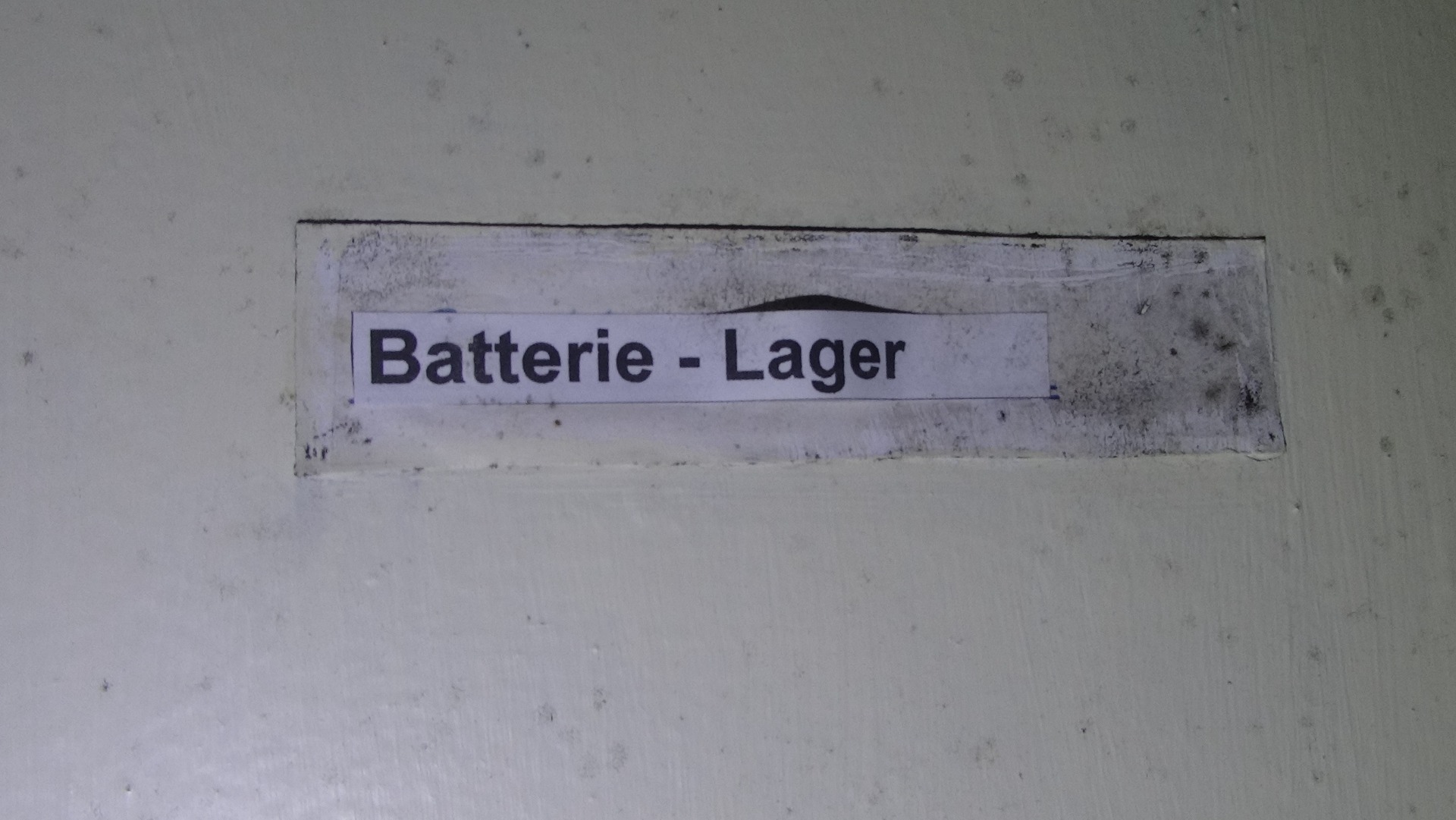 Battery warehouse