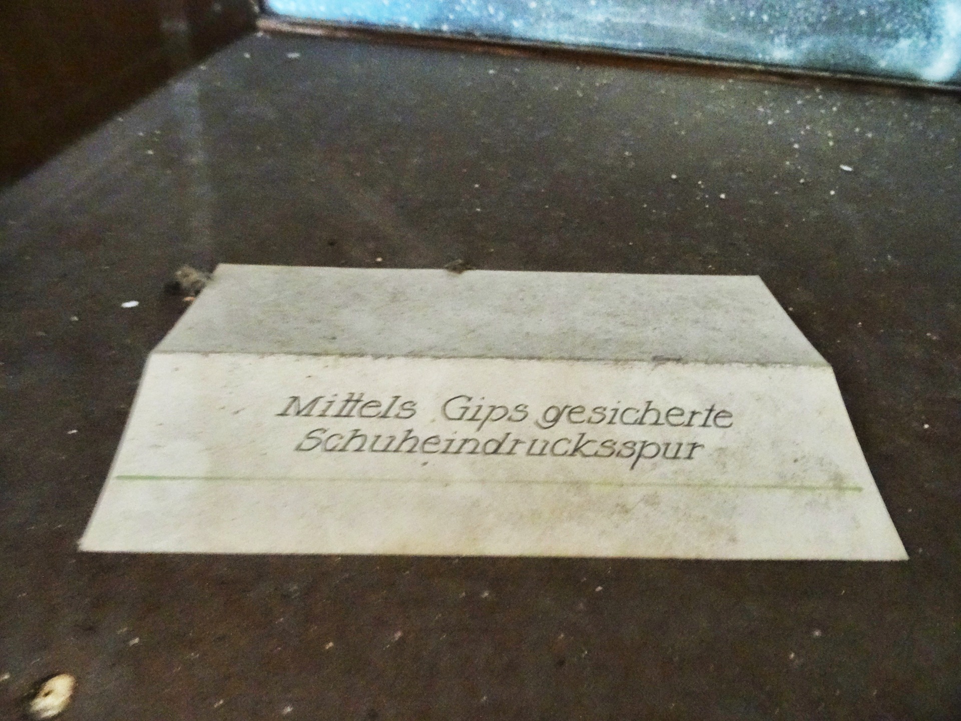 The sign said: shoe print secured by gibs.
