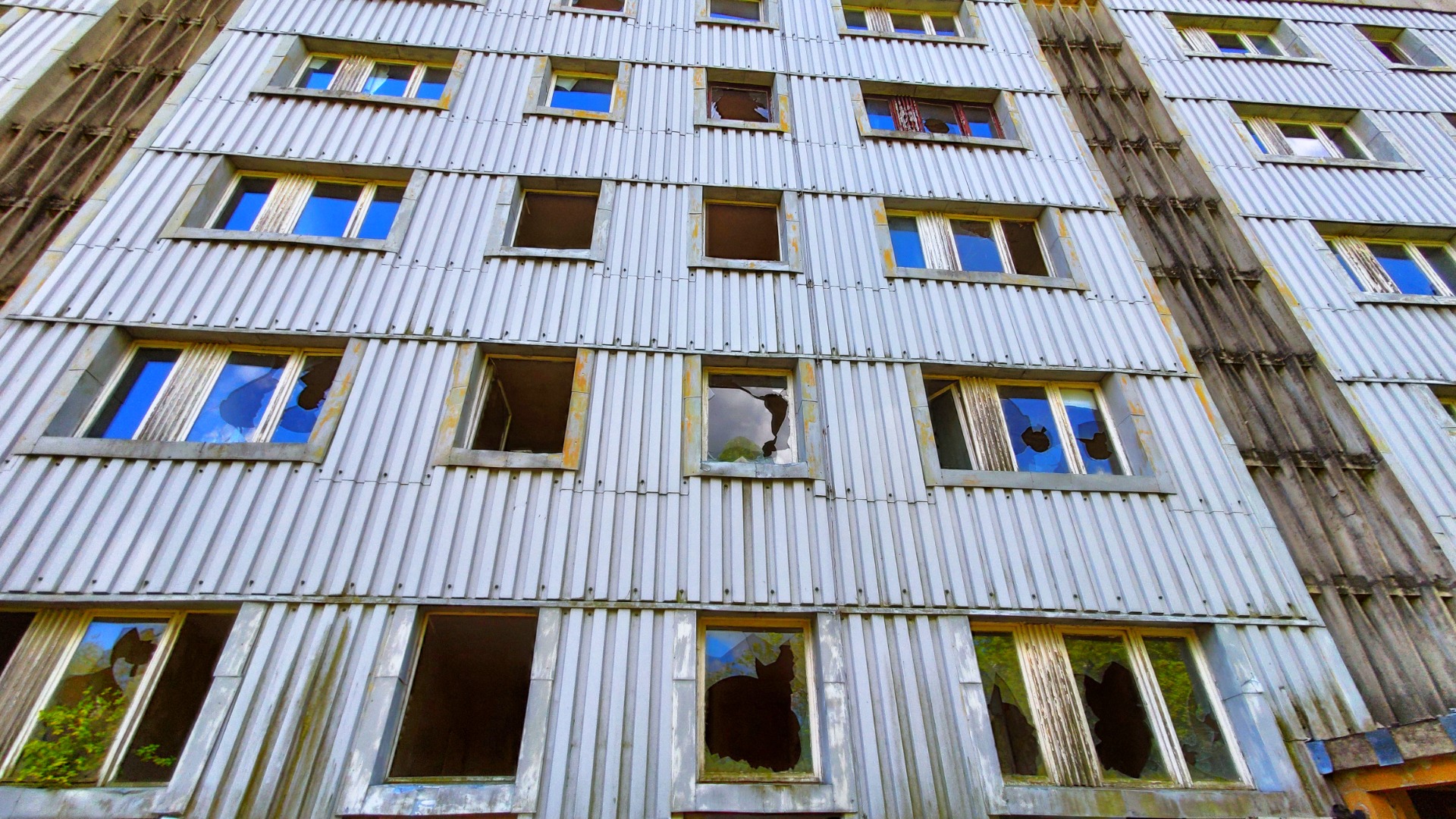It’s no so common the made a metal fassade