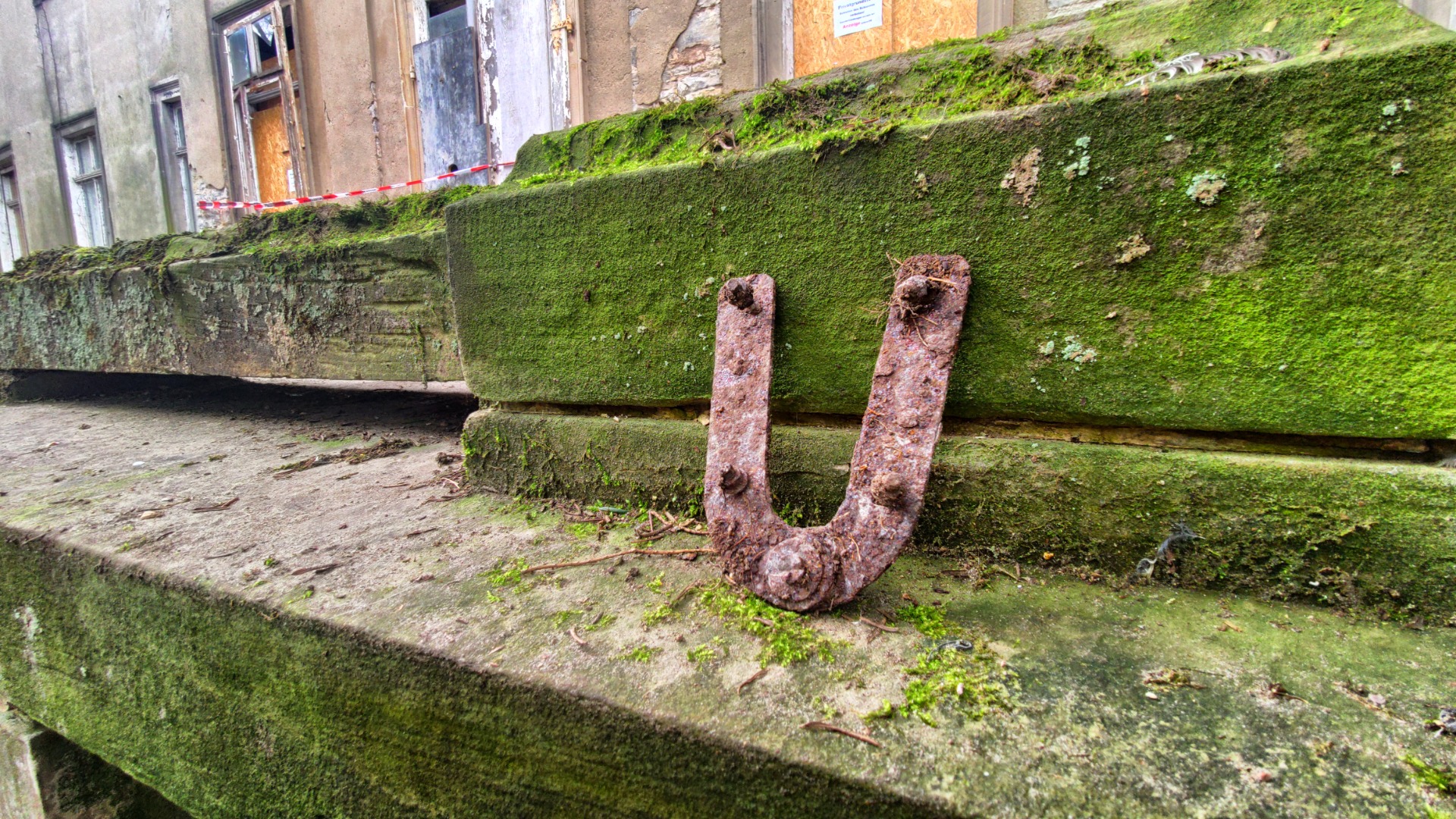 A horseshoe on the stairs