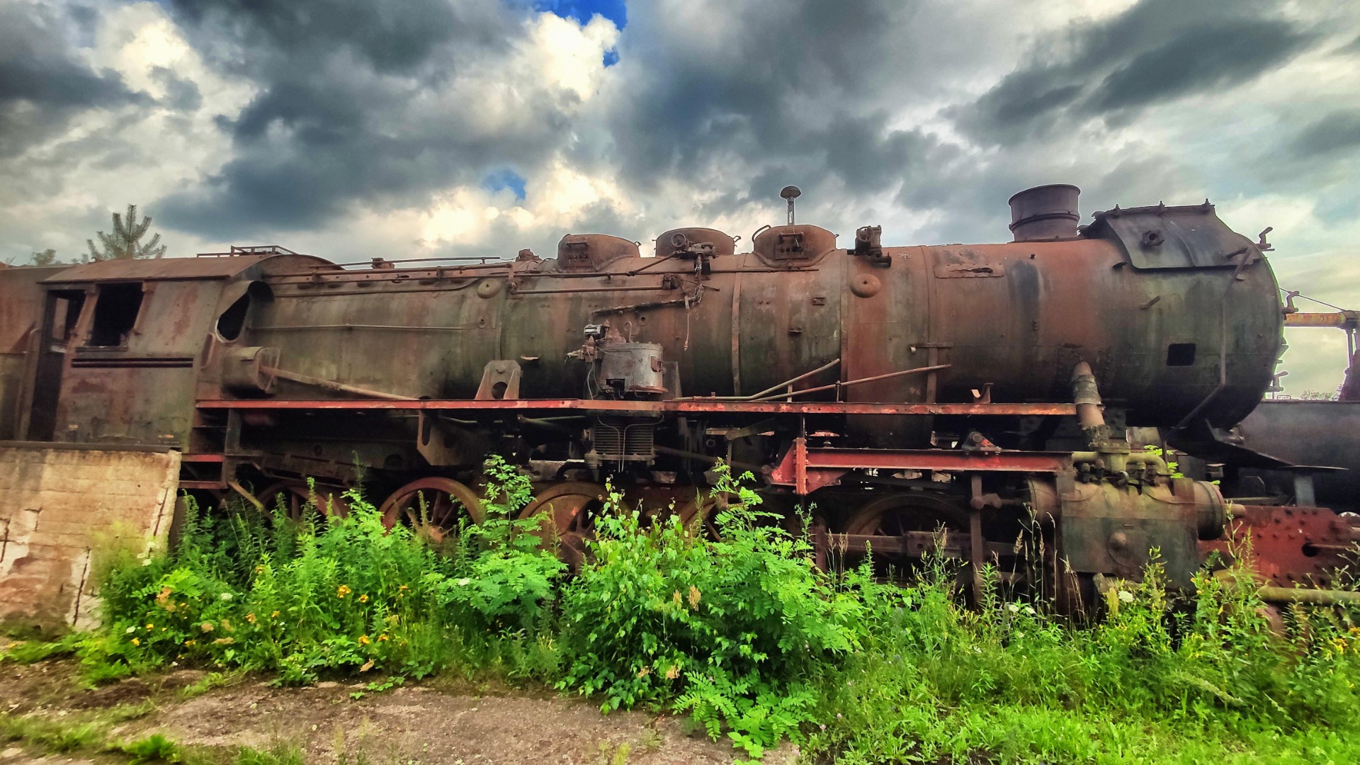 One of nearly hundreds of private steam trains