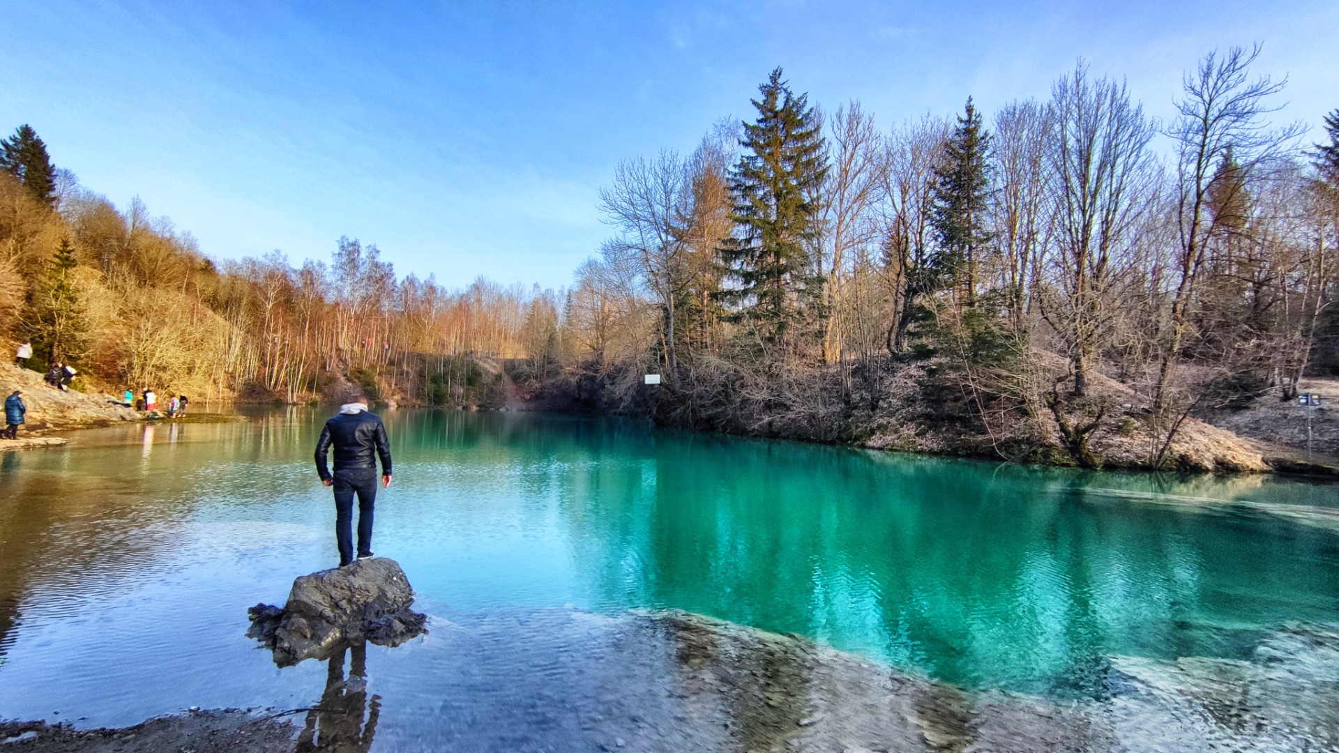 Sometimes the lake are blue