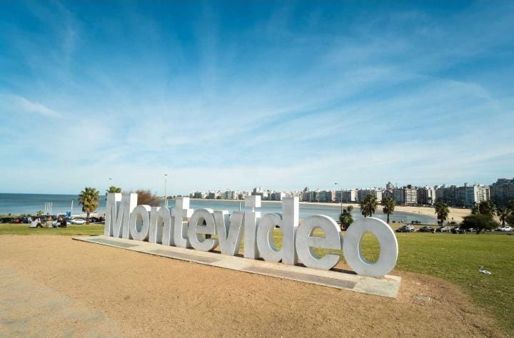 Montevideo CityTour - Uruguay (EN/SP/PR)