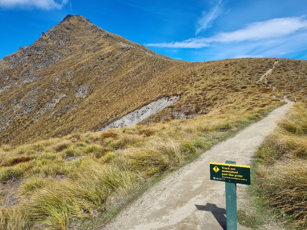 Finally at the saddle, the track is not maintained from this point.