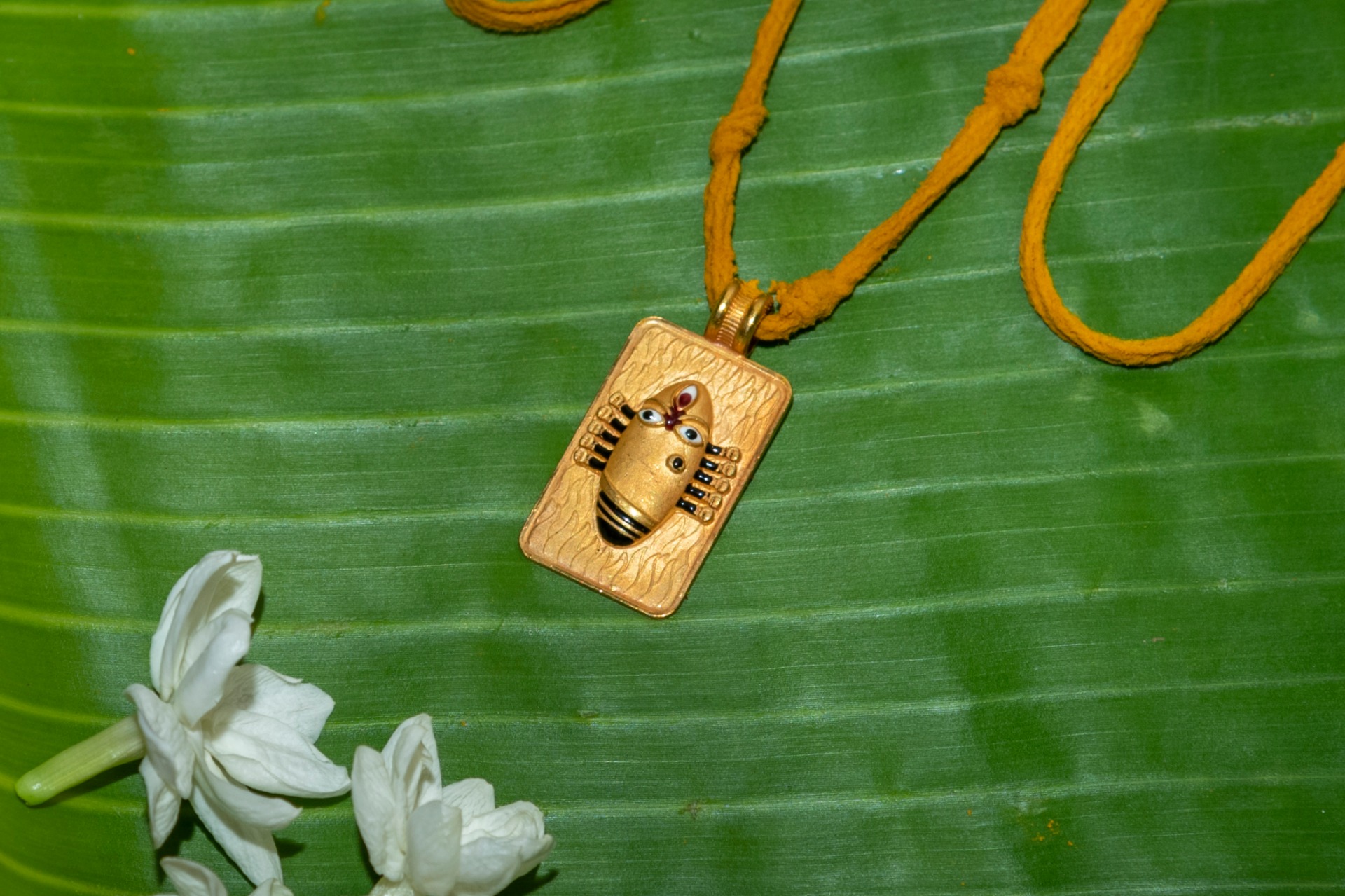 That’s the Pendant tied to a thread coated with turmeric