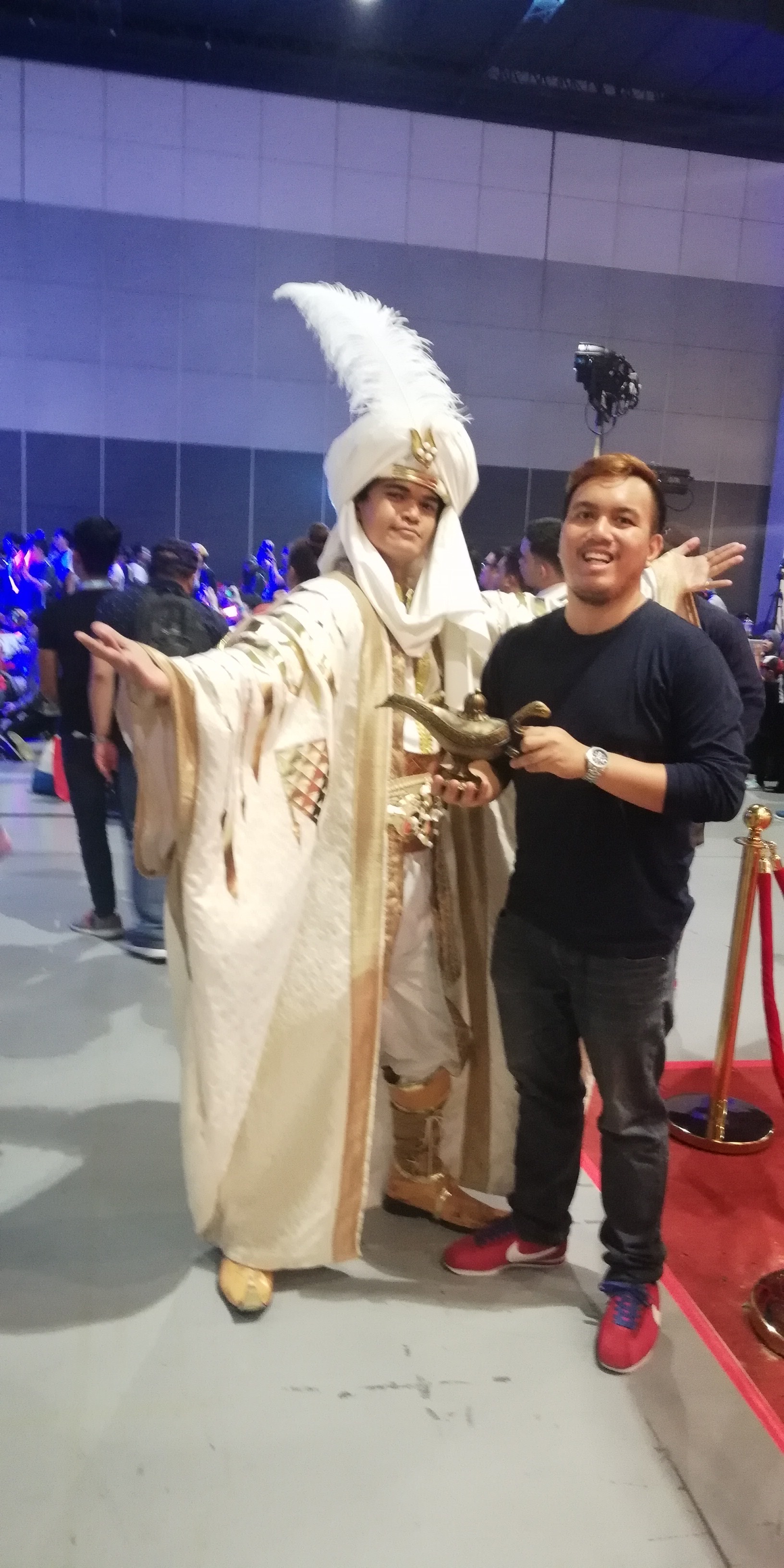 Looks like Aladdin wants me to rub the lamp and summon the genie!