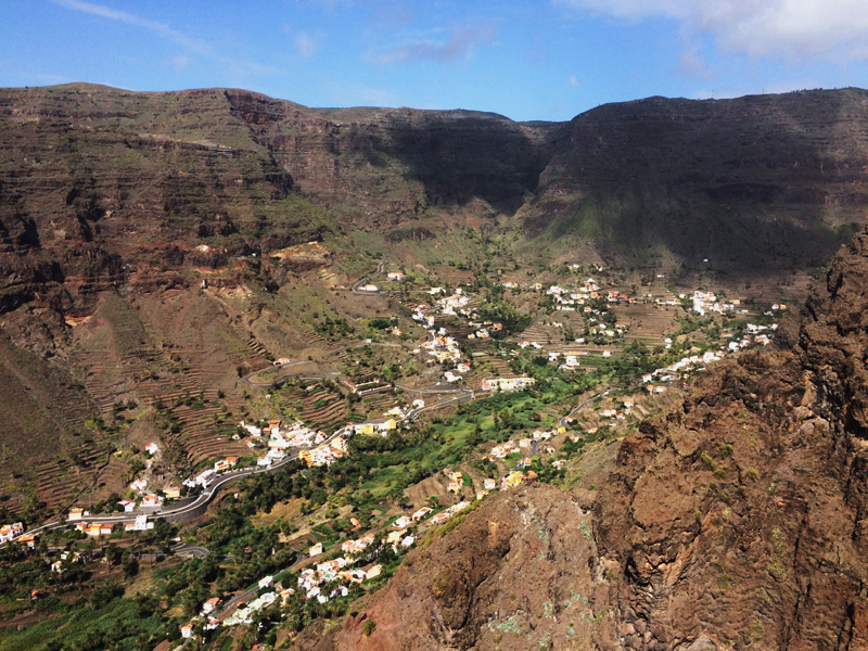 The valley leading to Valle Gran Rey, and the main road